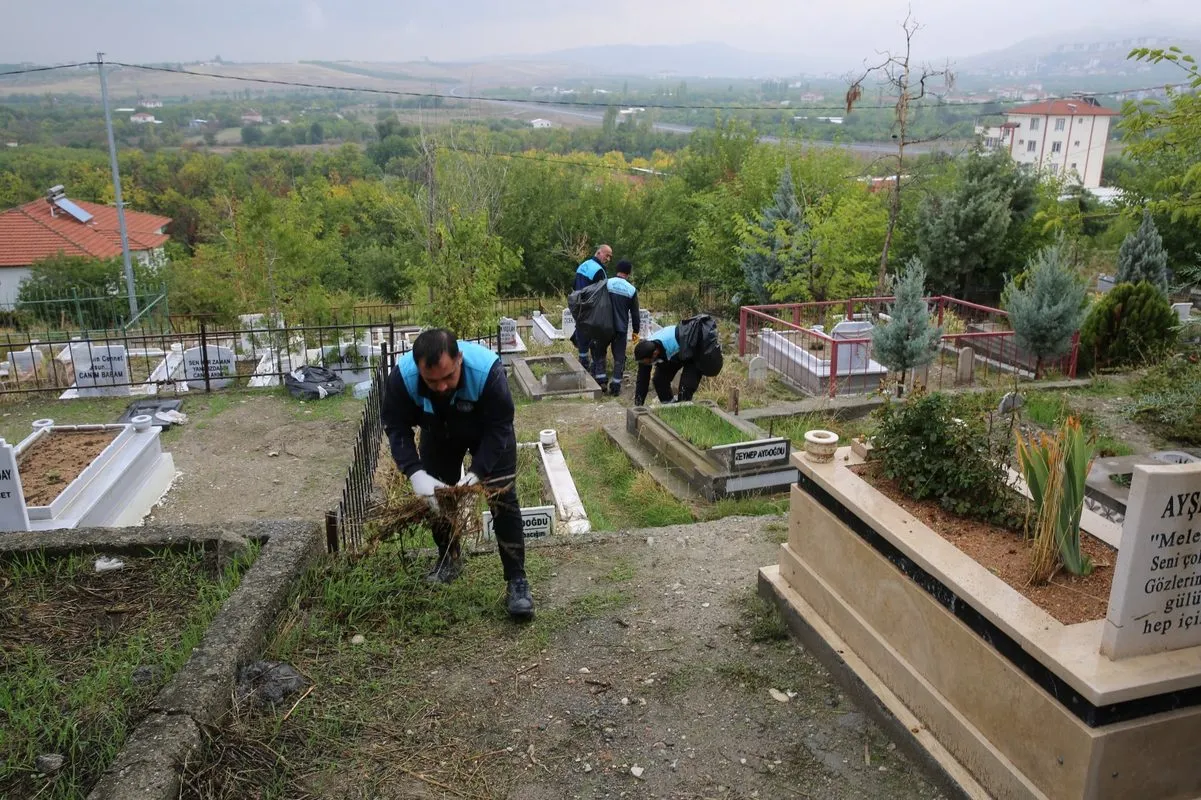 Battalgazi Belediyesi İlçe genelinde temizlik çalışmalarını sürdürüyor