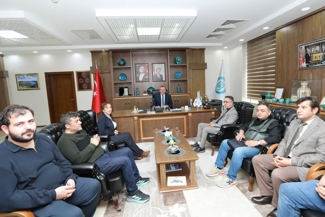 Türk Edebiyatının Önde Gelen İsimleri, Bitlis Eren Üniversitesi Rektörü Elmastaş’ı ziyaret etti