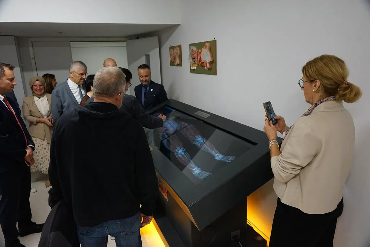 Atlas Üniversitesi ile Almanya Hof Uygulamalı Bilimler Üniversitesi arasında 3+1 çift diploma anlaşması imzalandı