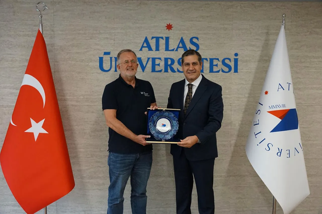 Atlas Üniversitesi ile Almanya Hof Uygulamalı Bilimler Üniversitesi arasında 3+1 çift diploma anlaşması imzalandı