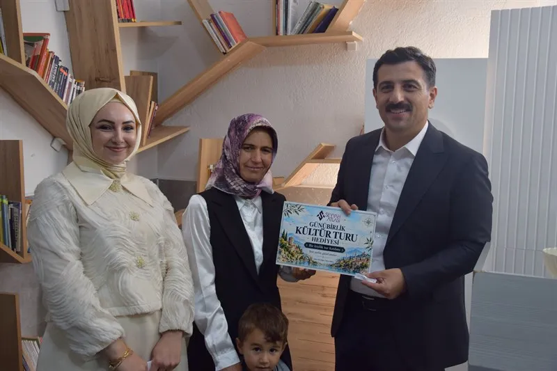Karapınar Kaymakamı Öztürk, kitap okuyan kadın velilerle bir araya geldi