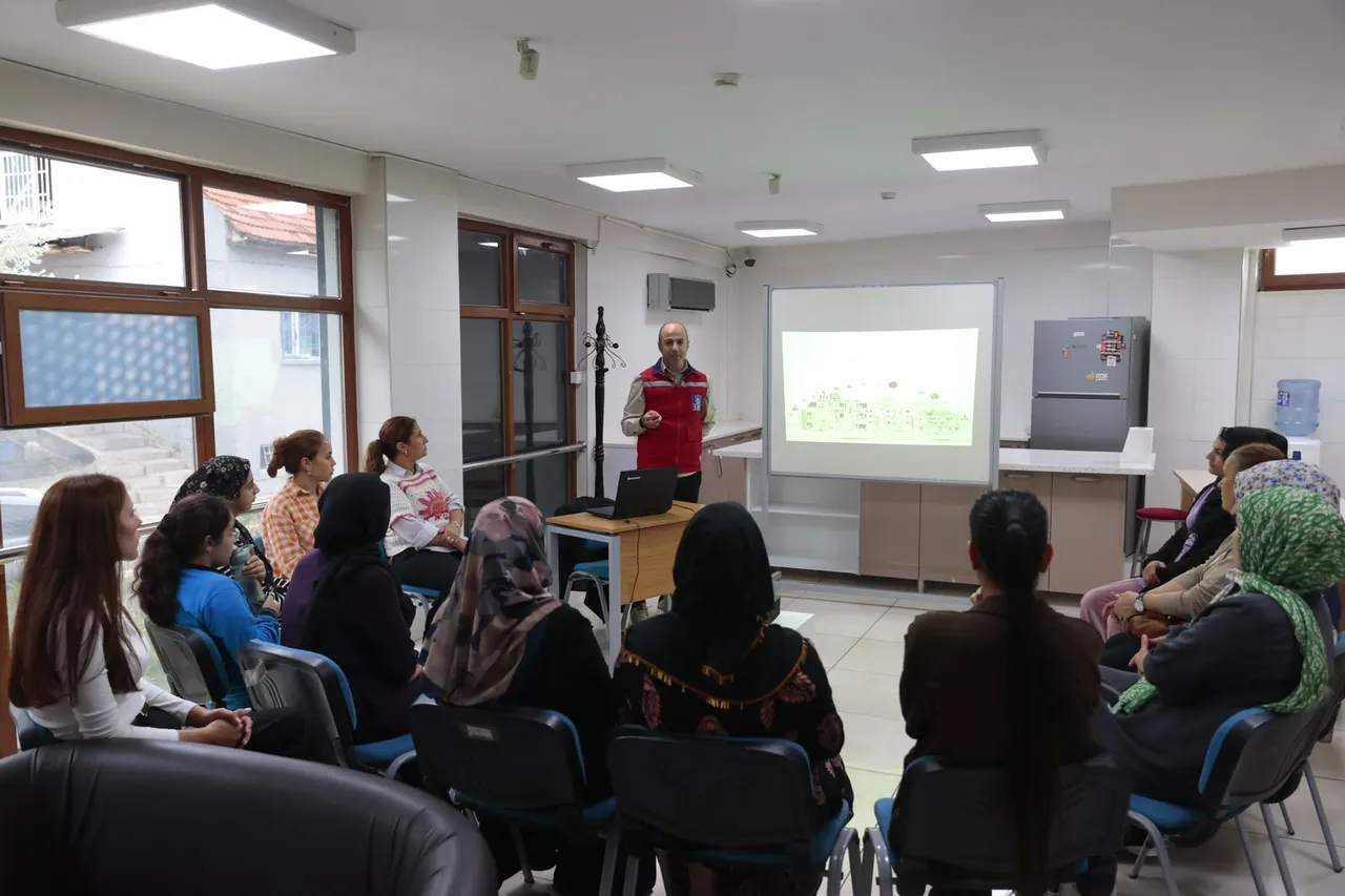 Konak’ta afet farkındalık eğitimleri devam ediyor