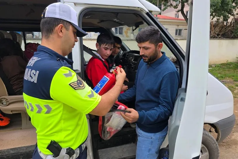 Jandarma okul güvenliği için denetim ve bilgilendirme çalışmalarını sürdürüyor