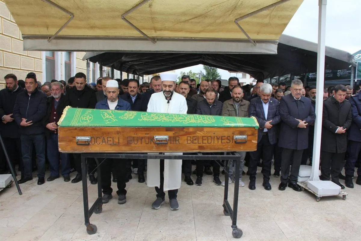 Vali Aktaş, sel felaketinde hayatını kaybeden Mustafa Kedikli’nin cenaze namazına katıldı