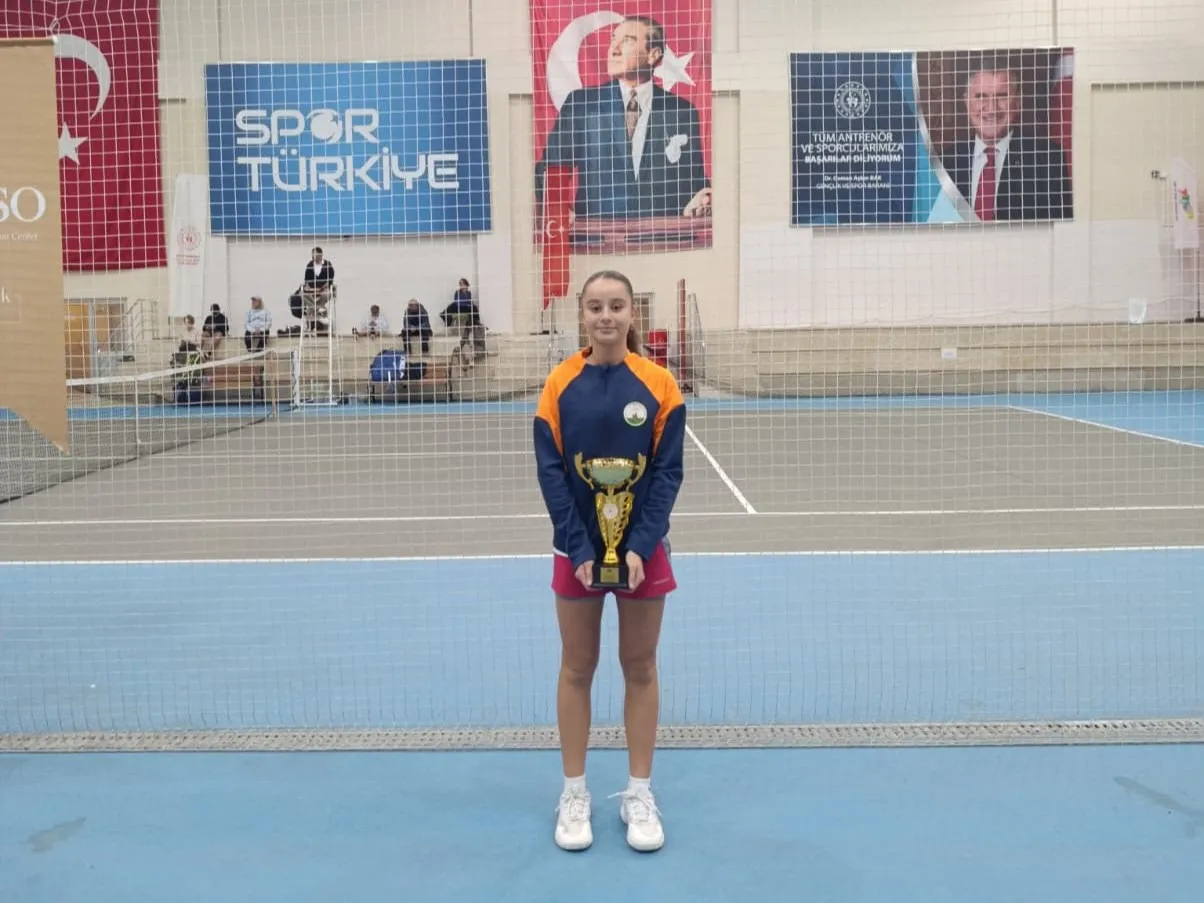 Osmangazi Belediyespor’dan Kortta çifte gurur