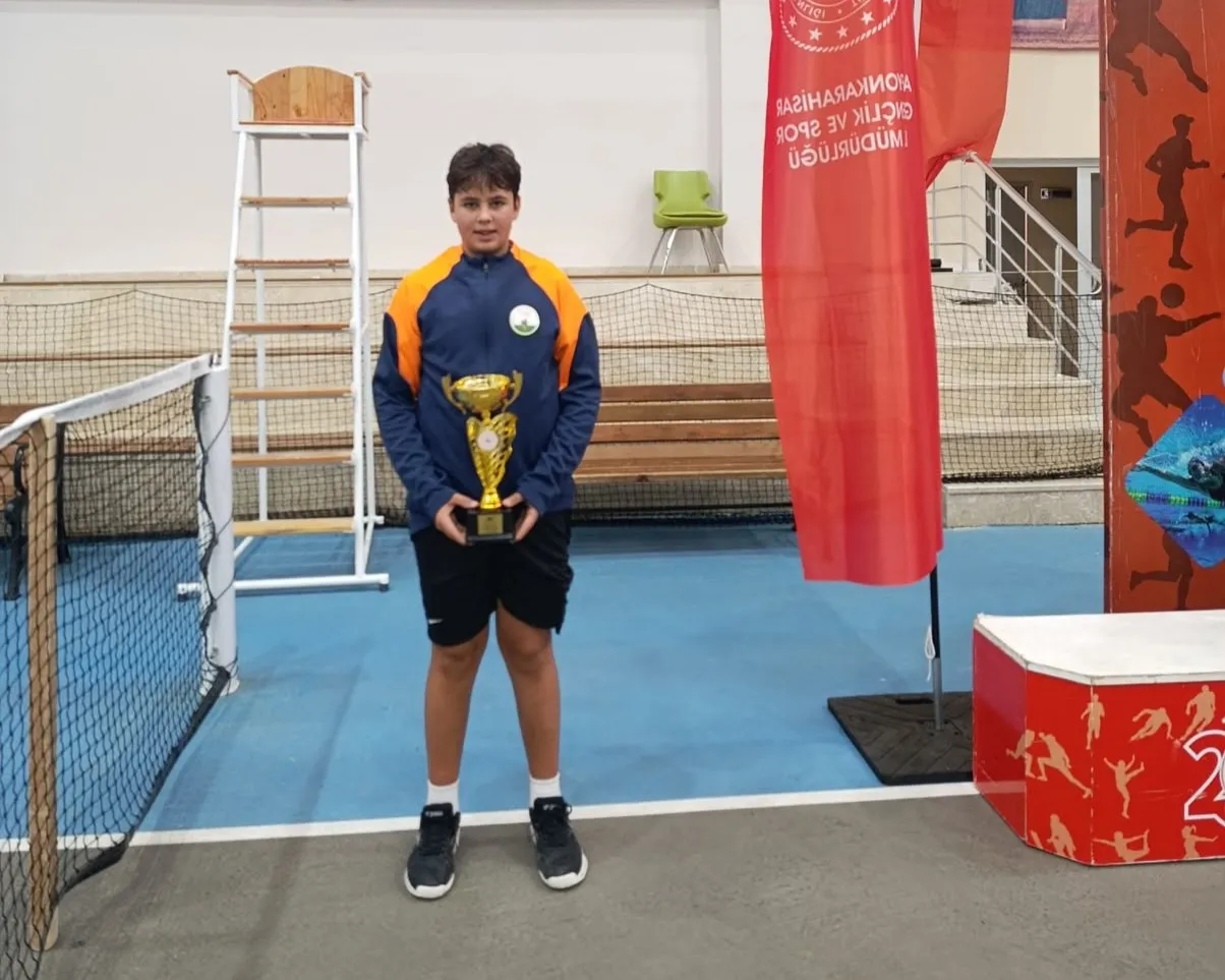 Osmangazi Belediyespor’dan Kortta çifte gurur