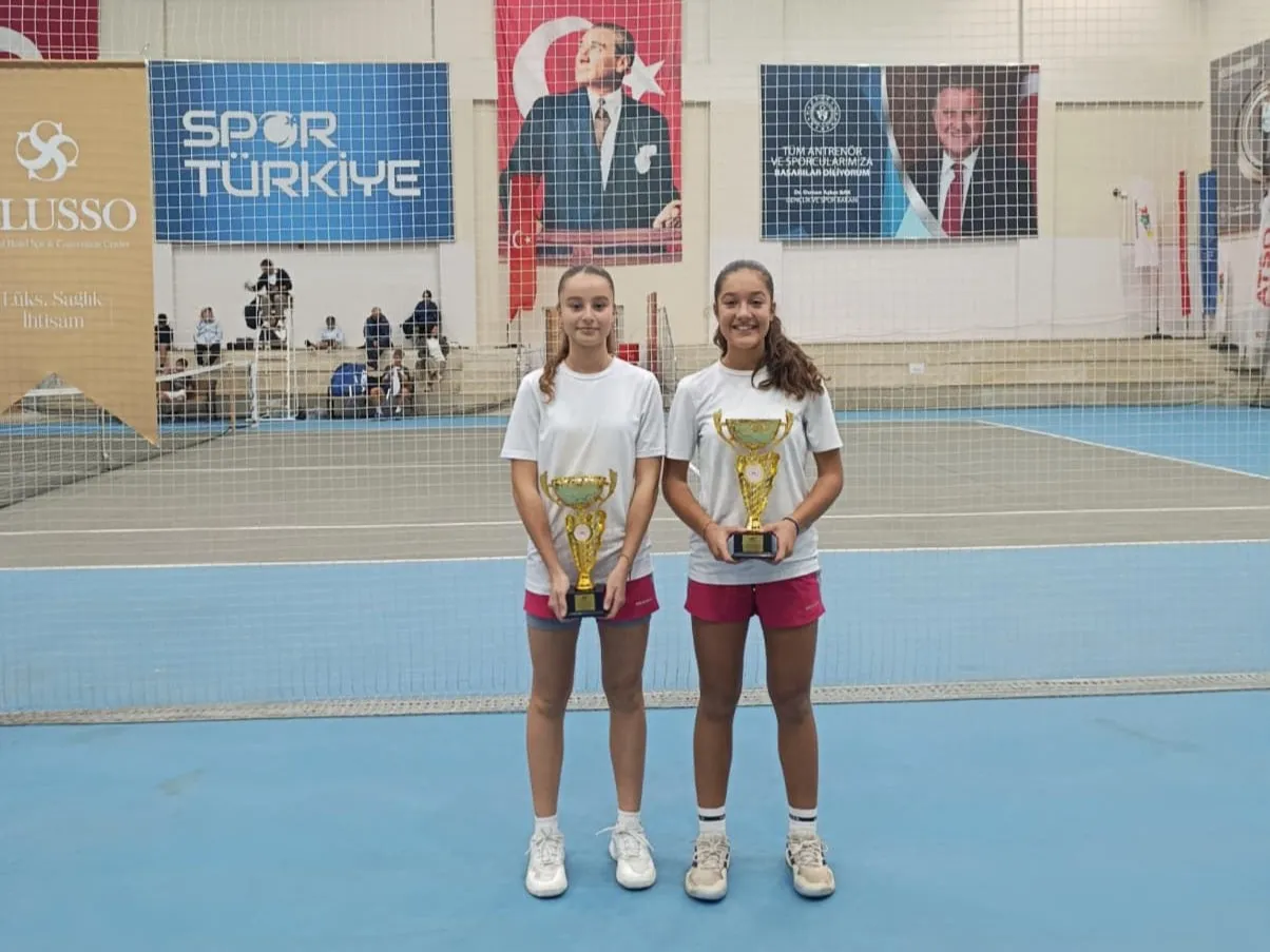 Osmangazi Belediyespor’dan Kortta çifte gurur