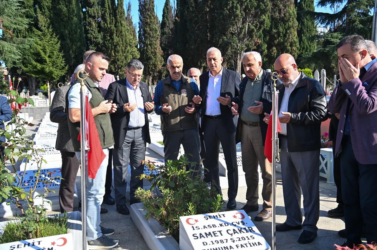 Şehit Astsubay Samet Çakır kabri başında anıldı