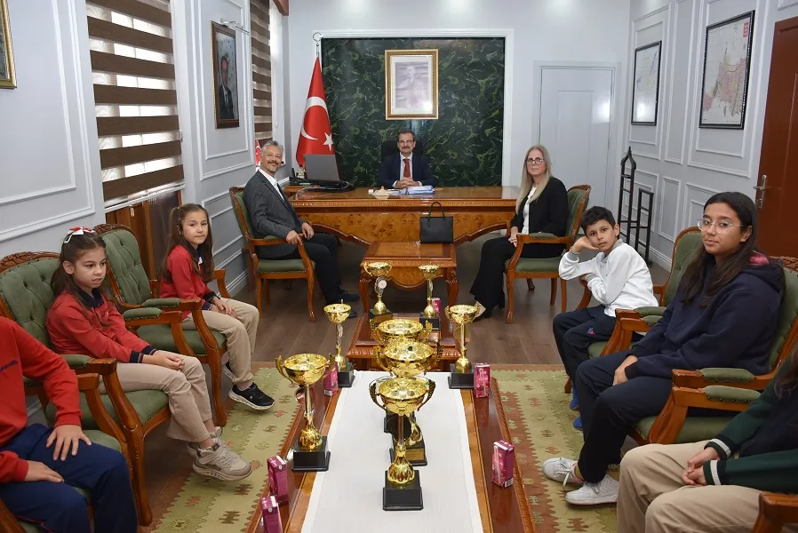 Salihli Sardes Satranç Spor Kulübünden Salihli Kaymakamına ziyaret