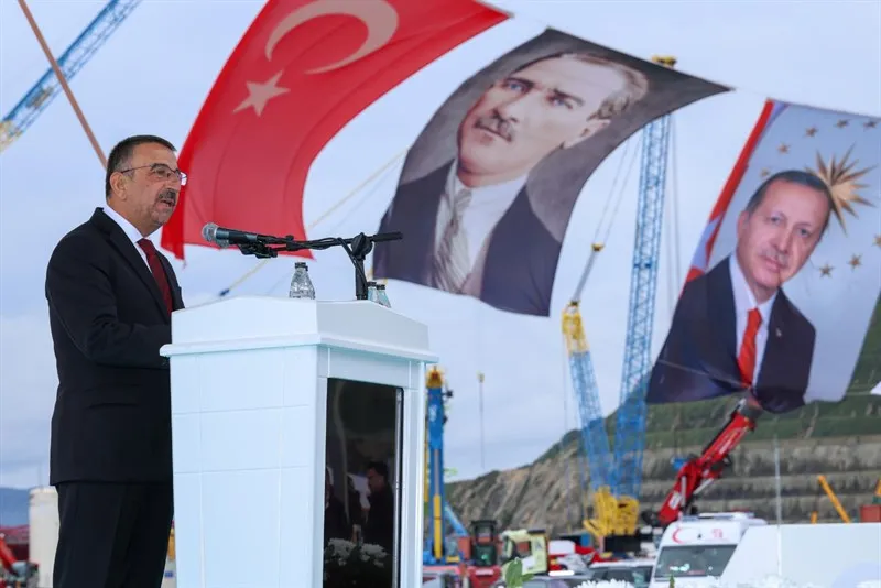 Türkiye’nin ilk Yüzer Üretim Platformu Osman Gazi, Filyos’tan Karadeniz’de görev yapacağı Sakarya Gaz Sahası’na uğurlandı