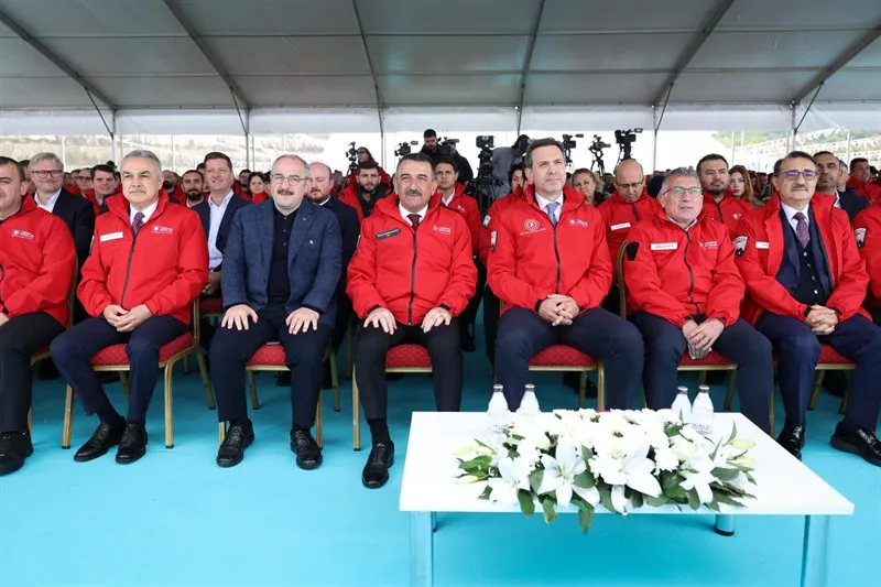 Türkiye’nin ilk Yüzer Üretim Platformu Osman Gazi, Filyos’tan Karadeniz’de görev yapacağı Sakarya Gaz Sahası’na uğurlandı