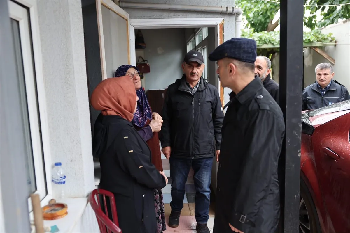 Vali Aktaş, selden etkilenen Başiskele’de incelemelerde bulundu