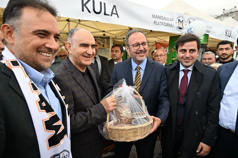 Manisa Valisi Özkan, “İzmir’de Manisa Kültür ve Sanat Festivali’ne katıldı