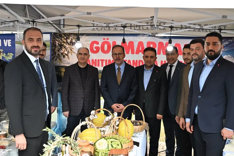Manisa Valisi Özkan, “İzmir’de Manisa Kültür ve Sanat Festivali’ne katıldı
