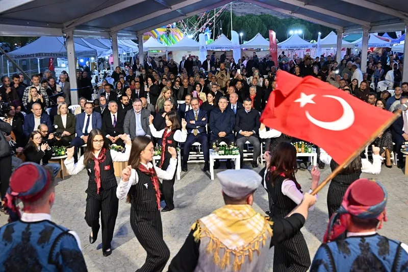 Manisa Valisi Özkan, “İzmir’de Manisa Kültür ve Sanat Festivali’ne katıldı