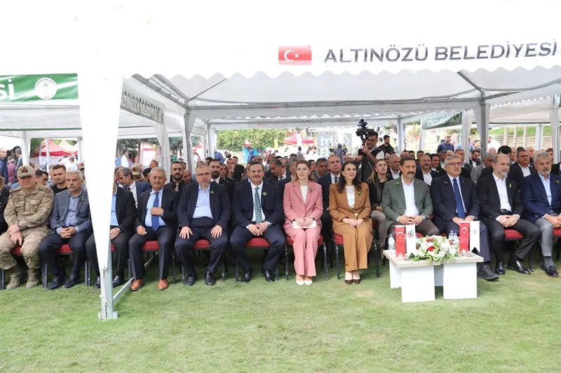 10. Altınözü Zeytin, Zeytinyağı ve Gastronomi festivalının açılış töreni yoğun katılımla düzenlendi