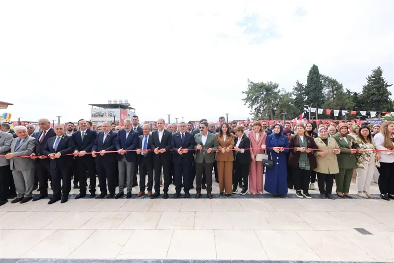 10. Altınözü Zeytin, Zeytinyağı ve Gastronomi Festivali Kapsamında Kent Meydanı açıldı