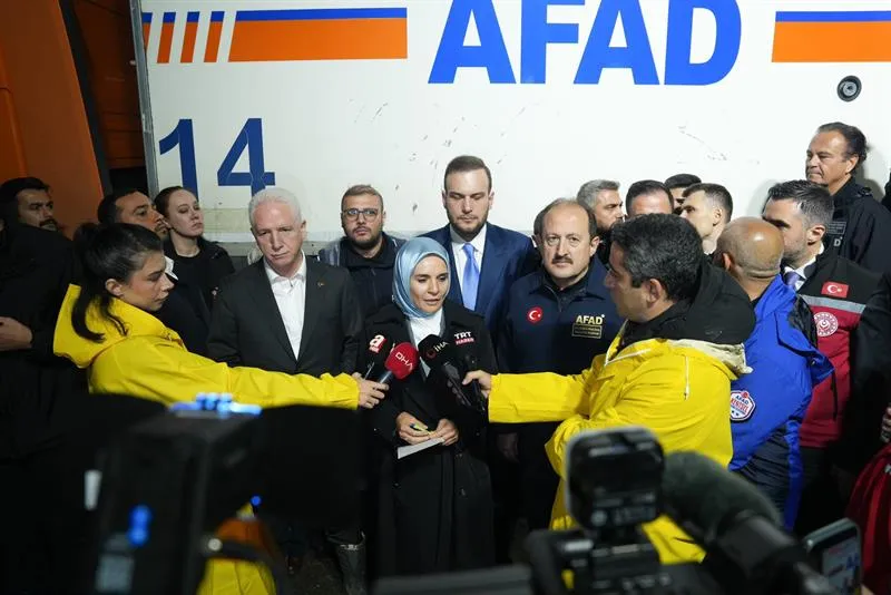 Aile ve Sosyal Hizmetler Bakanı Göktaş ile Sarıyer Ayazağa’daki incelemeler