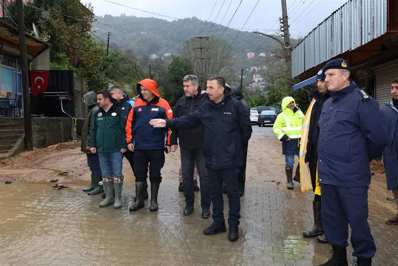 Vali Hacıbektaşoğlu, kuvvetli yağış ve fırtınadan etkilenen bölgelerde incelemelerde bulundu