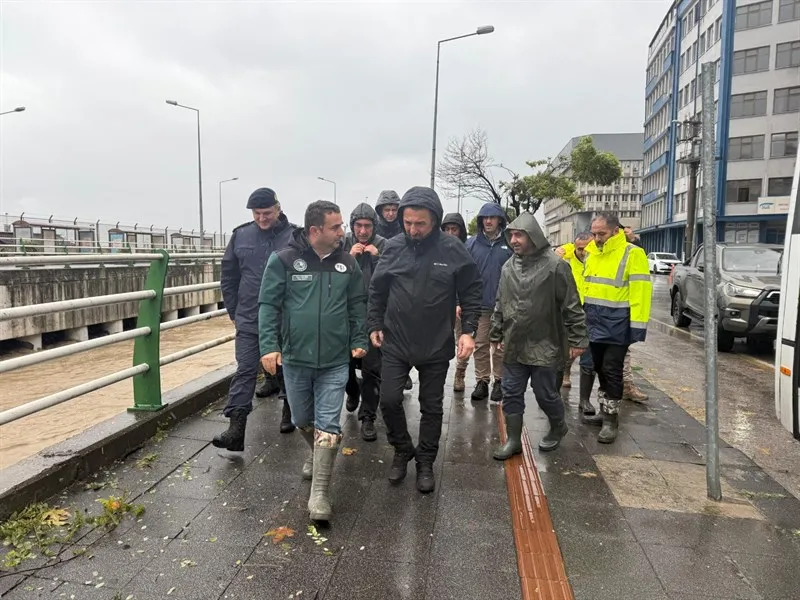 Vali Hacıbektaşoğlu, kuvvetli yağış ve fırtınadan etkilenen bölgelerde incelemelerde bulundu
