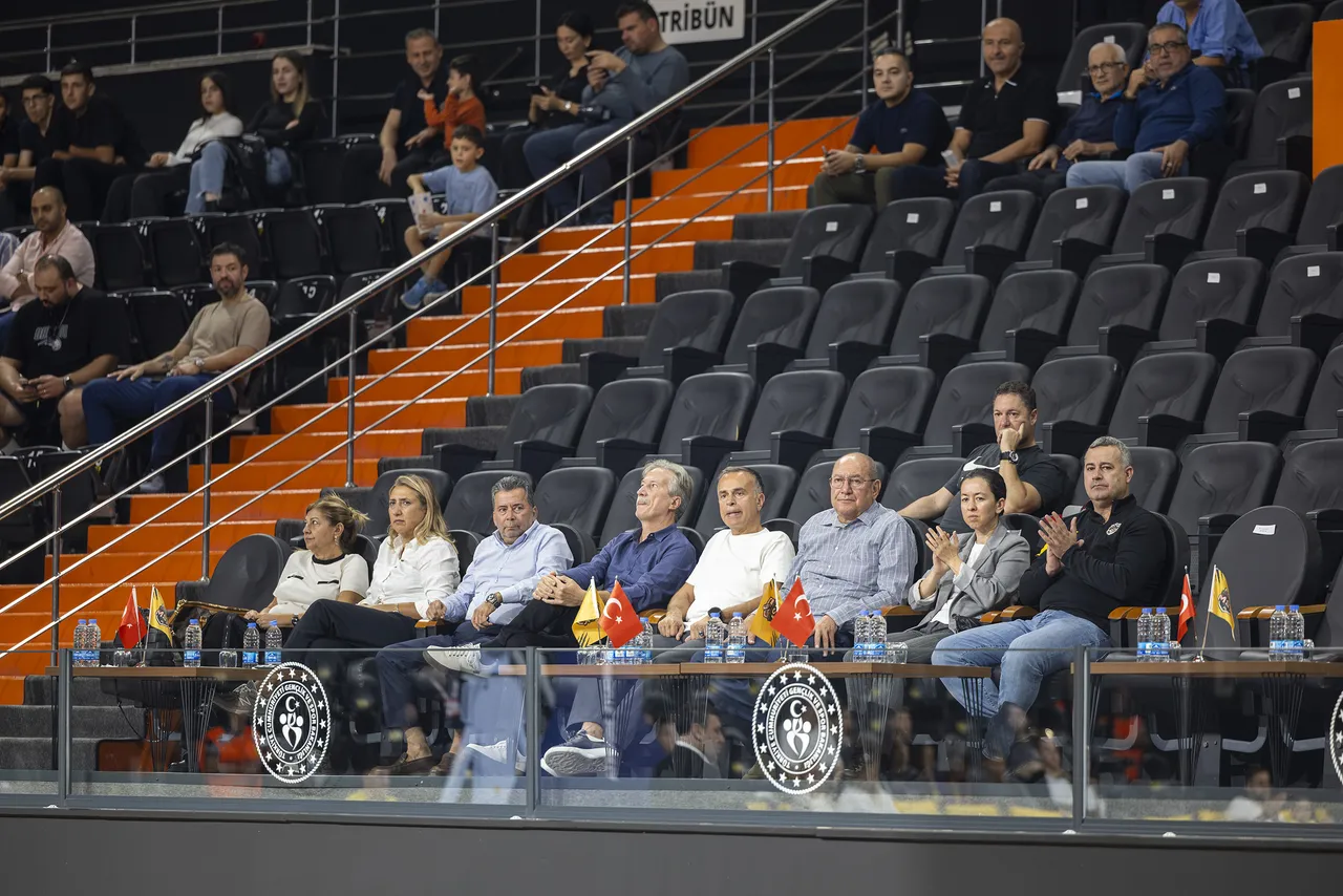 Başkan Vekili Genç, MSK-Darüşşafaka Lassa karşılaşmasını izledi