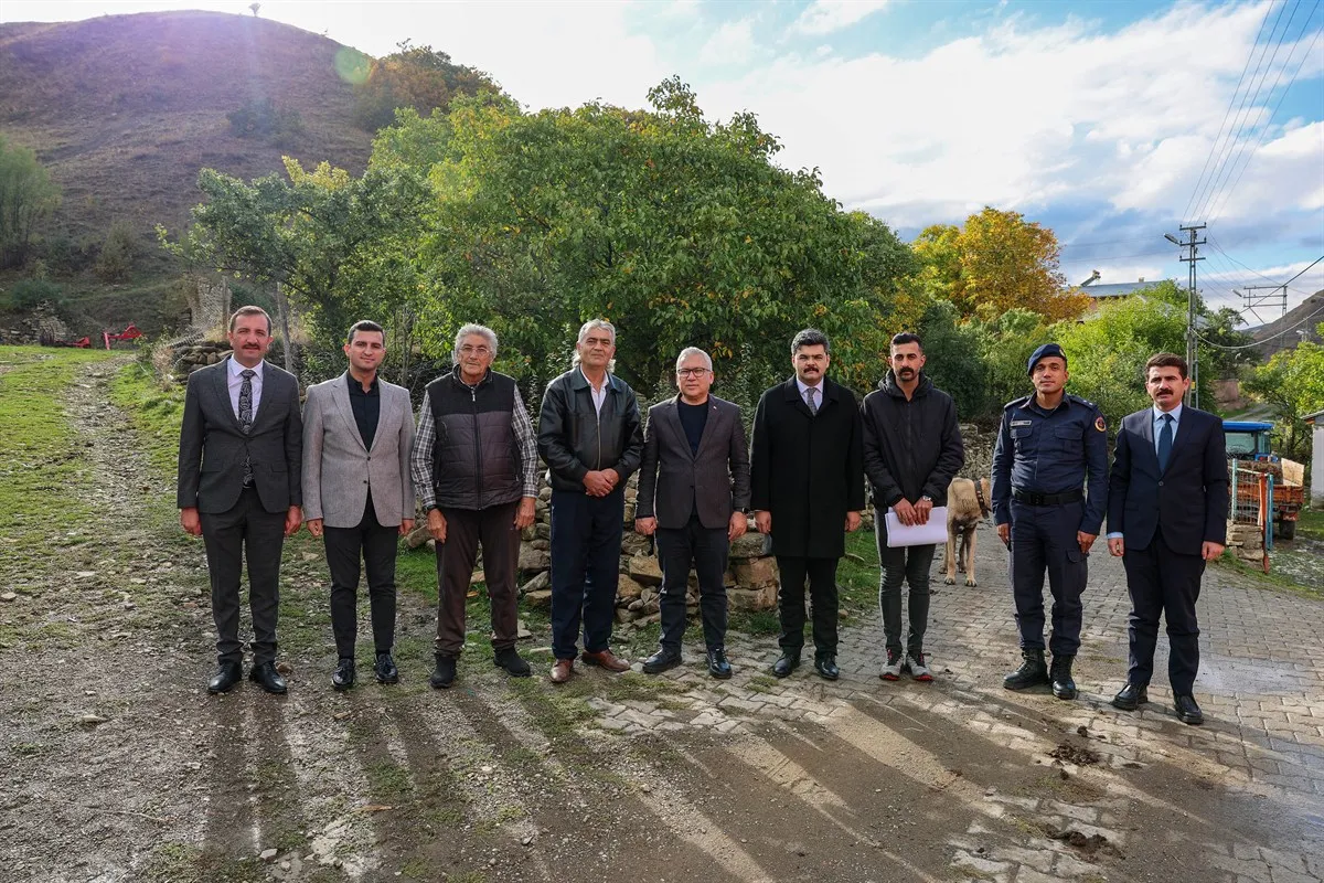 Vali Şimşek, İmranlı’da köyleri ziyaret ederek vatandaşlarla buluştu