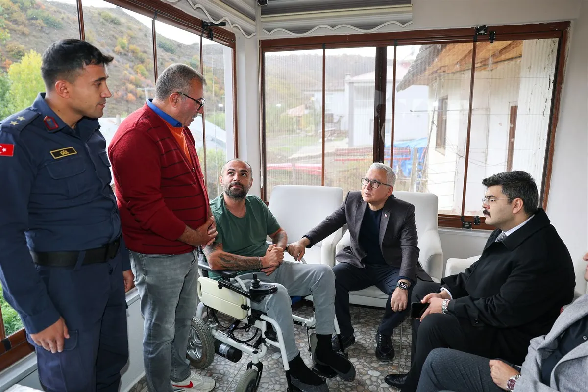 Vali Şimşek, İmranlı’da köyleri ziyaret ederek vatandaşlarla buluştu