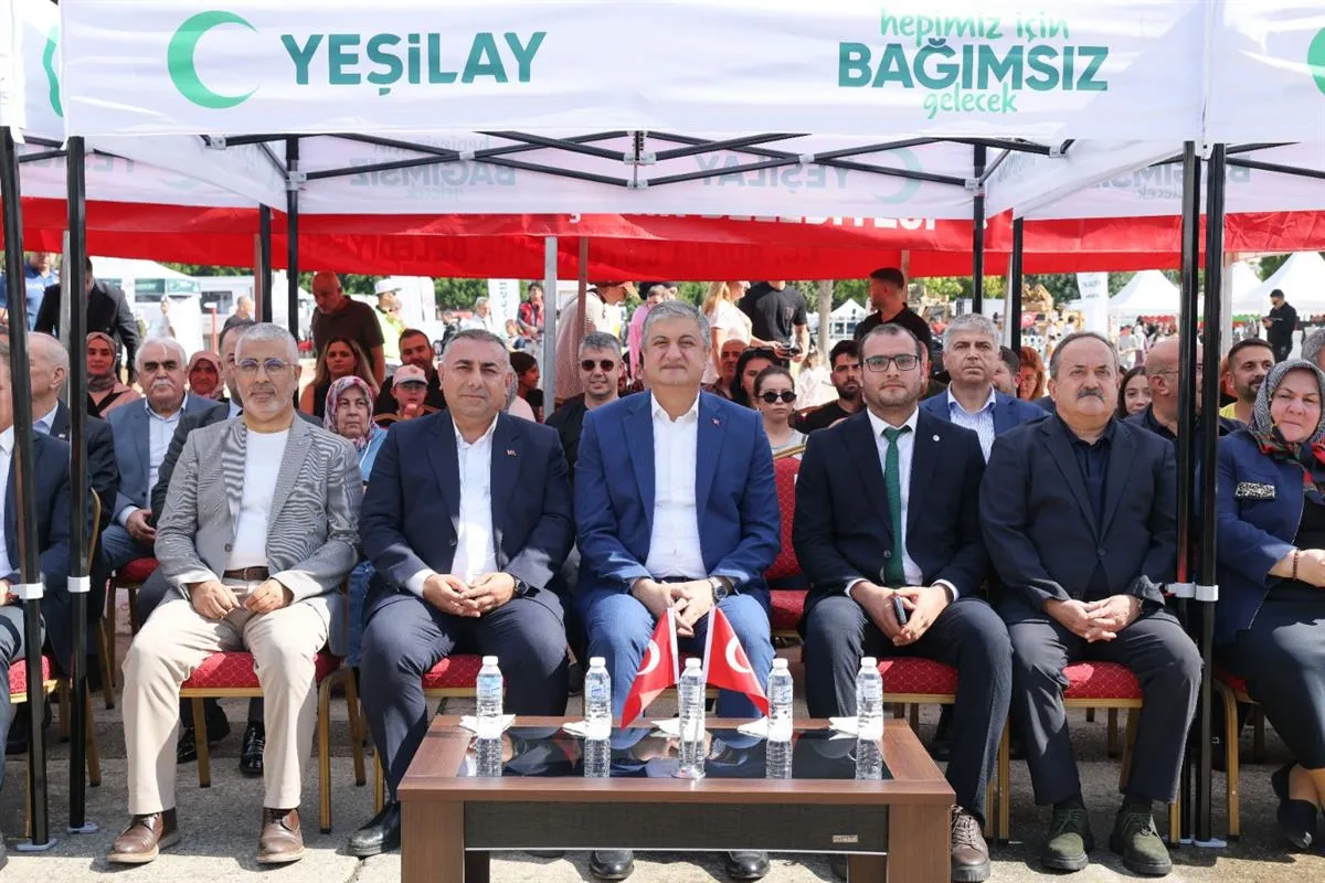 Vali Yavuz 2. Yeşilay Bağımsız Aile Festivali'ne katıldı