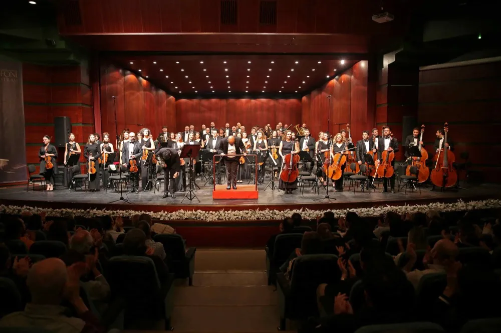 Büyükşehir Senfoni Orkestrası Glıère ve Brahmsın eserlerini seslendirdi