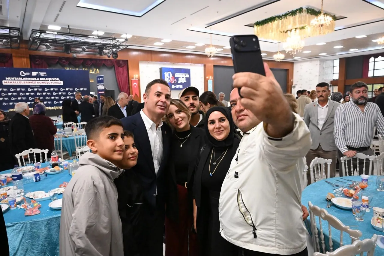 Akın, Muhtarlar ve aileleriyle bir araya geldi