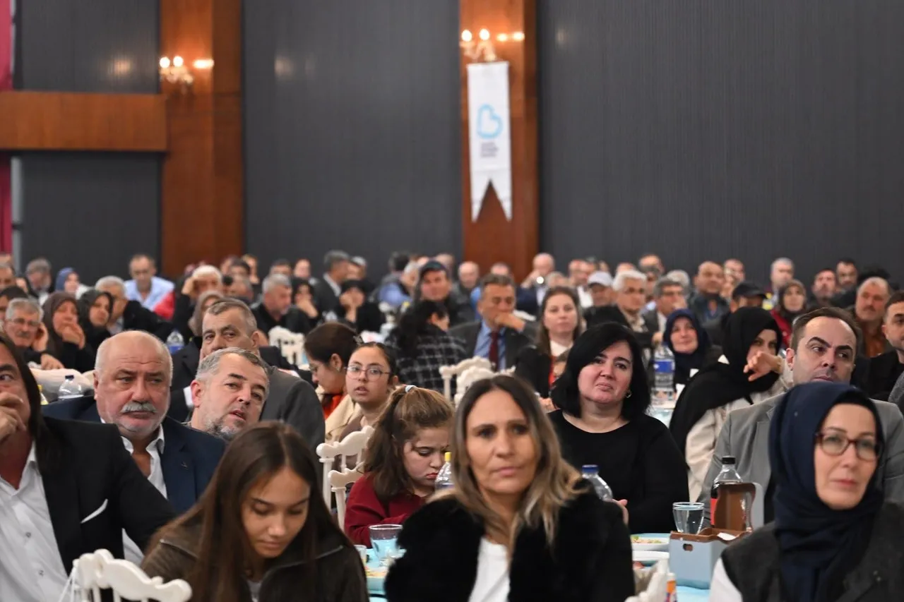 Akın, Muhtarlar ve aileleriyle bir araya geldi