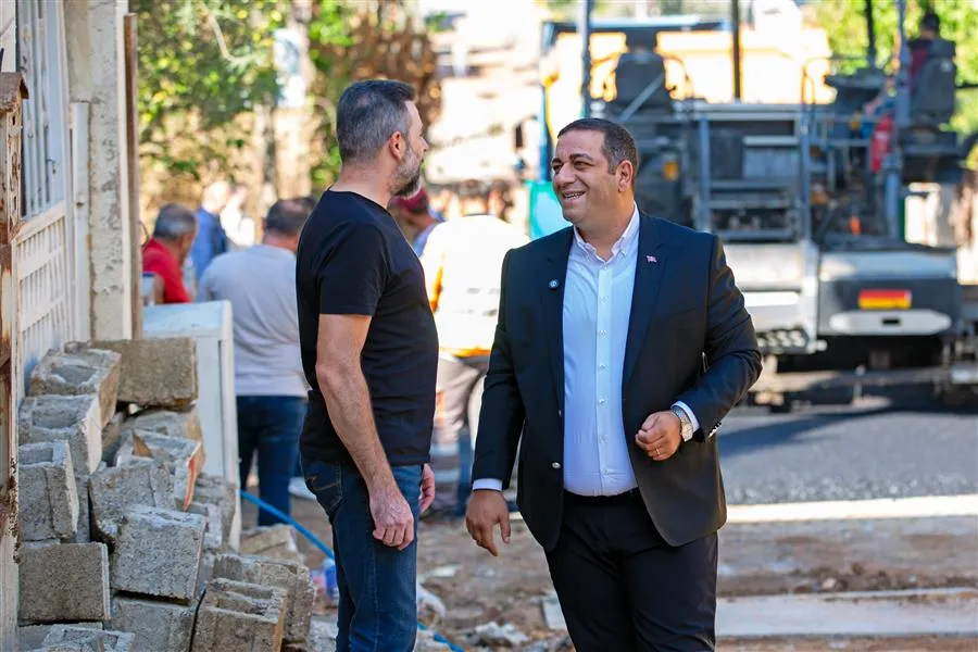 Başkan Uzun, Limanreis Mahallesi’nde devam eden asfalt serim çalışmalarını inceledi