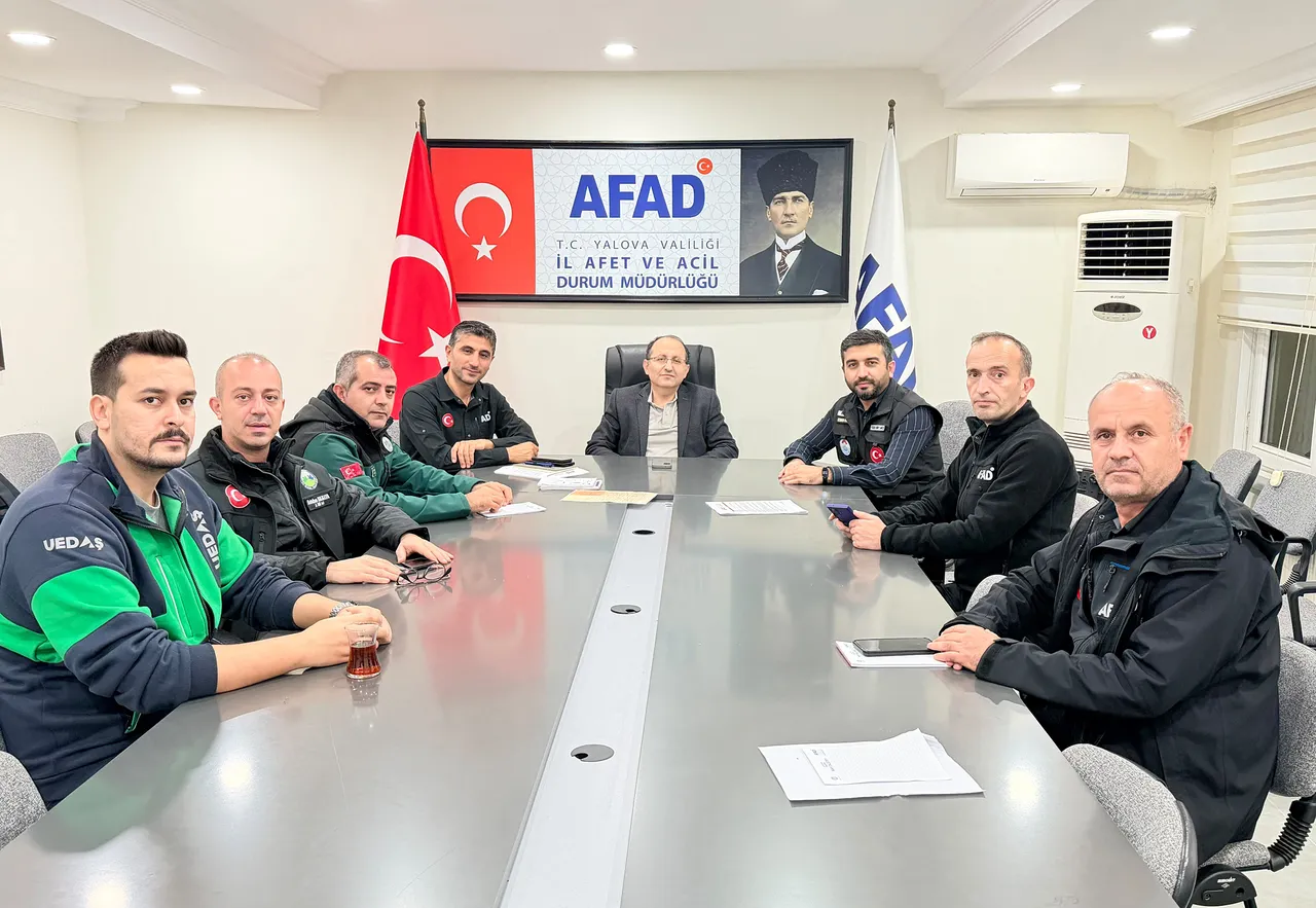 Yalova Belediyesi tüm gücüyle sahadaydı