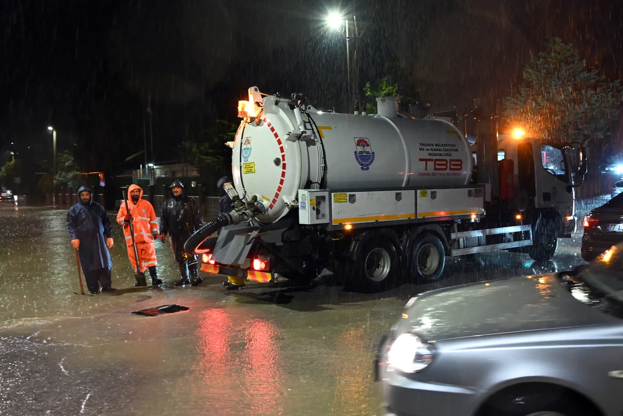 Yalova Belediyesi tüm gücüyle sahadaydı