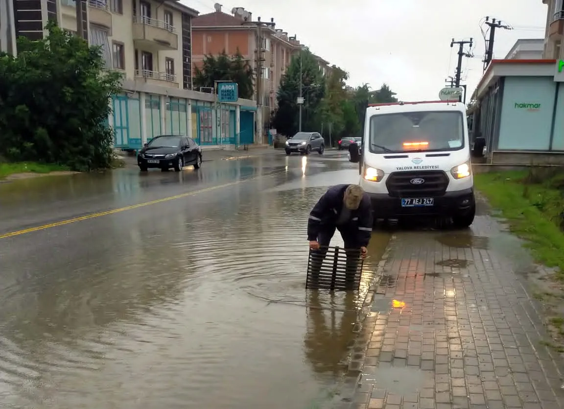 Yalova Belediyesi tüm gücüyle sahadaydı