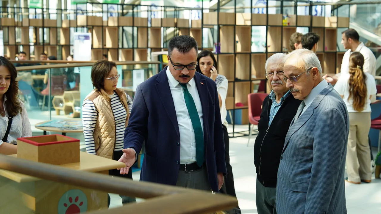 İESU Mimarlık Bölümü öğrencilerinden sokak canlarına özel tasarım sergisi