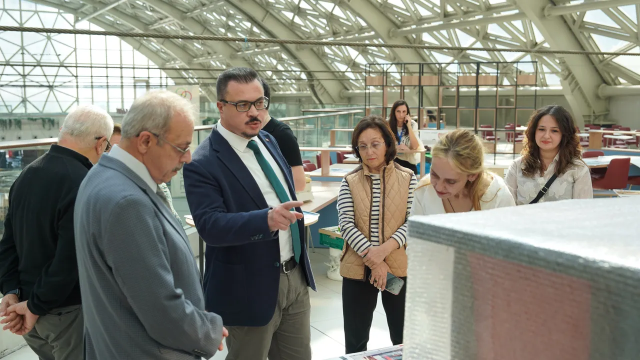 İESU Mimarlık Bölümü öğrencilerinden sokak canlarına özel tasarım sergisi