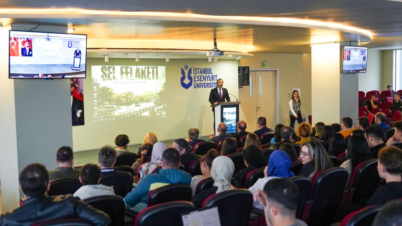 İstanbul Esenyurt Üniversitesi akademisyenleri tarafından hazırlanan Esenyurt’ta yaşanan sel felaketini konu alan belgesel üniversitede gösterildi