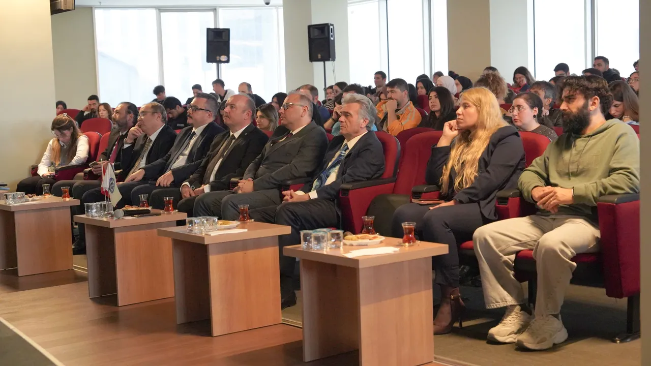 İstanbul Esenyurt Üniversitesi akademisyenleri tarafından hazırlanan Esenyurt’ta yaşanan sel felaketini konu alan belgesel üniversitede gösterildi
