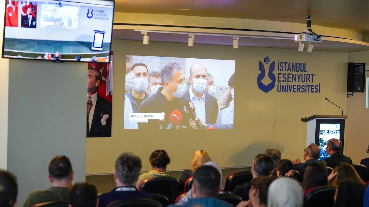 İstanbul Esenyurt Üniversitesi akademisyenleri tarafından hazırlanan Esenyurt’ta yaşanan sel felaketini konu alan belgesel üniversitede gösterildi