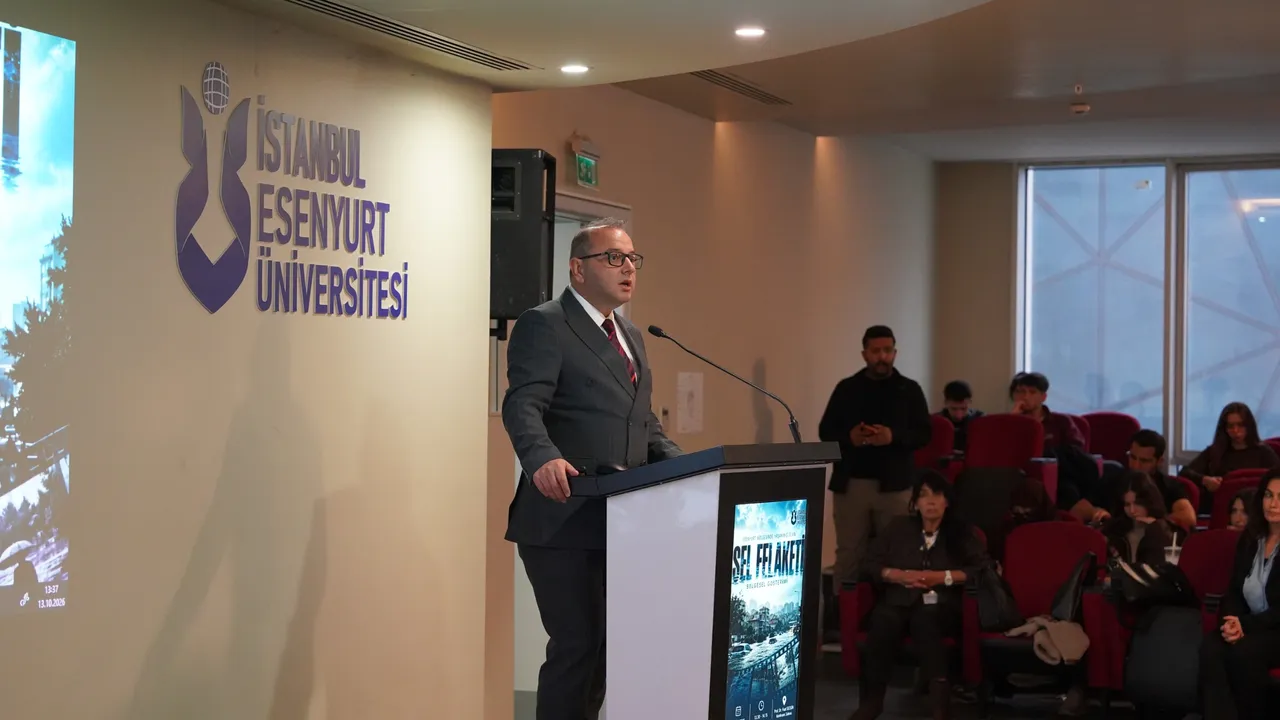 İstanbul Esenyurt Üniversitesi akademisyenleri tarafından hazırlanan Esenyurt’ta yaşanan sel felaketini konu alan belgesel üniversitede gösterildi
