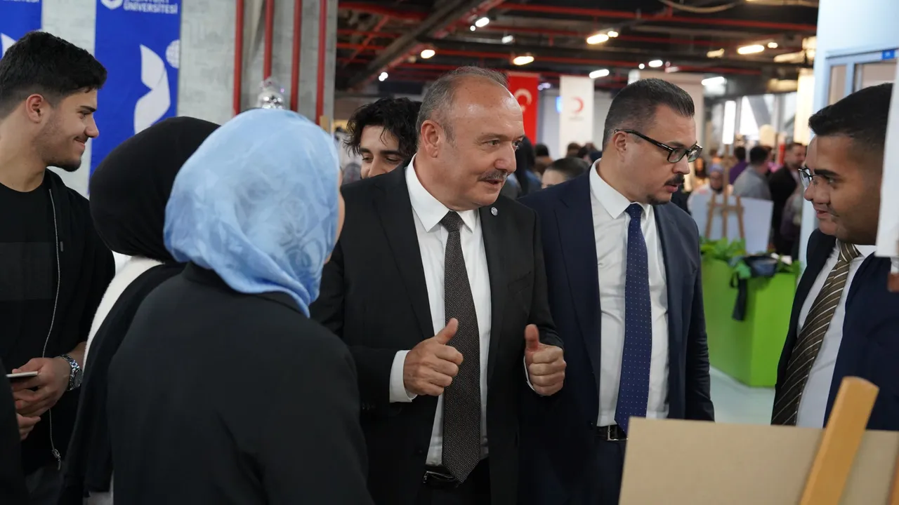 İstanbul Esenyurt Üniversitesinde öğrenci kulüpleri heyecanı