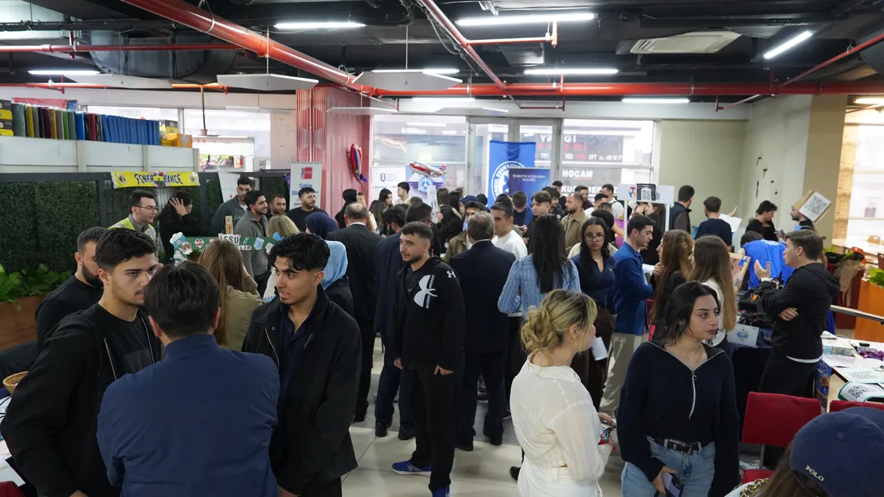 İstanbul Esenyurt Üniversitesinde öğrenci kulüpleri heyecanı