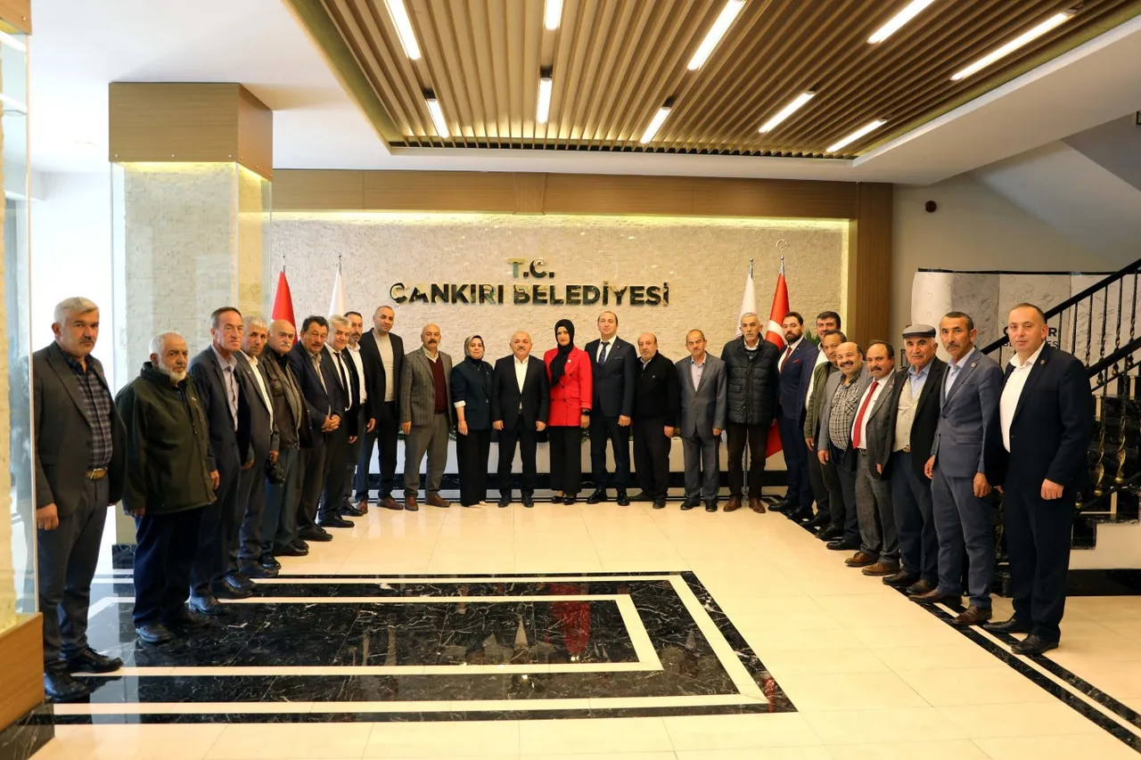 Başkan Esen Merkez Mahalle Muhtarlarıyla bir araya geldi