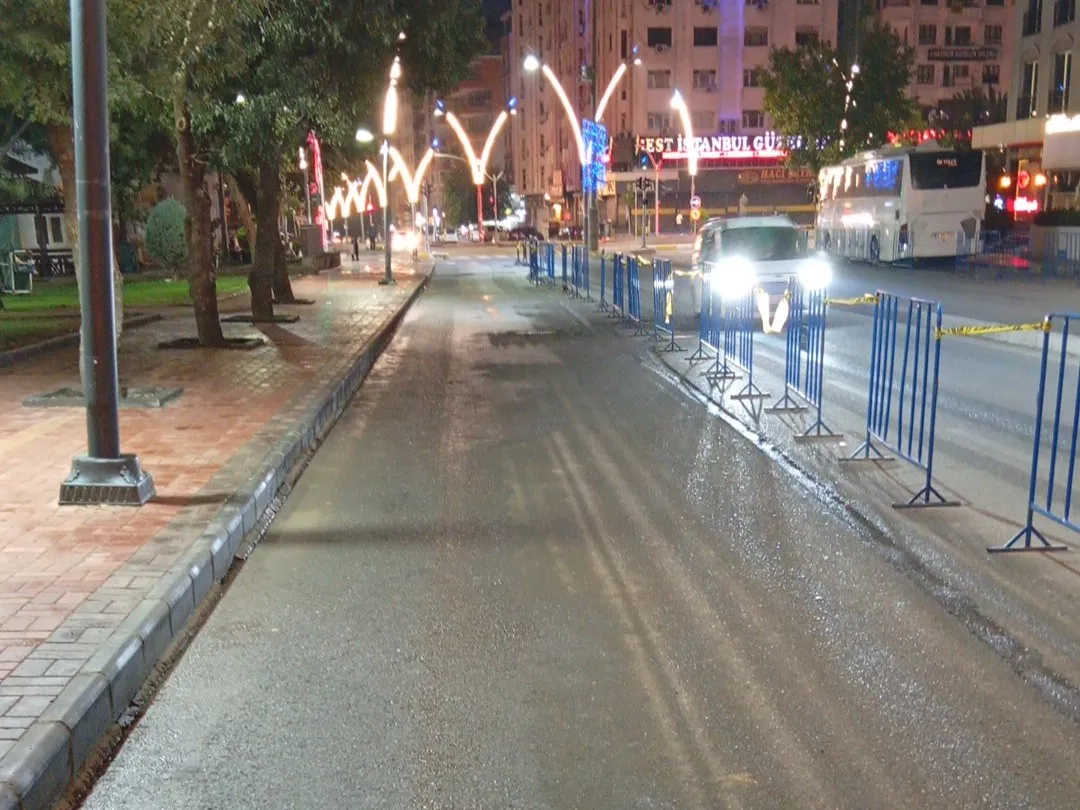 Belediye Ekipleri SAHADA, temizlik çalışmaları kesintisiz sürüyor