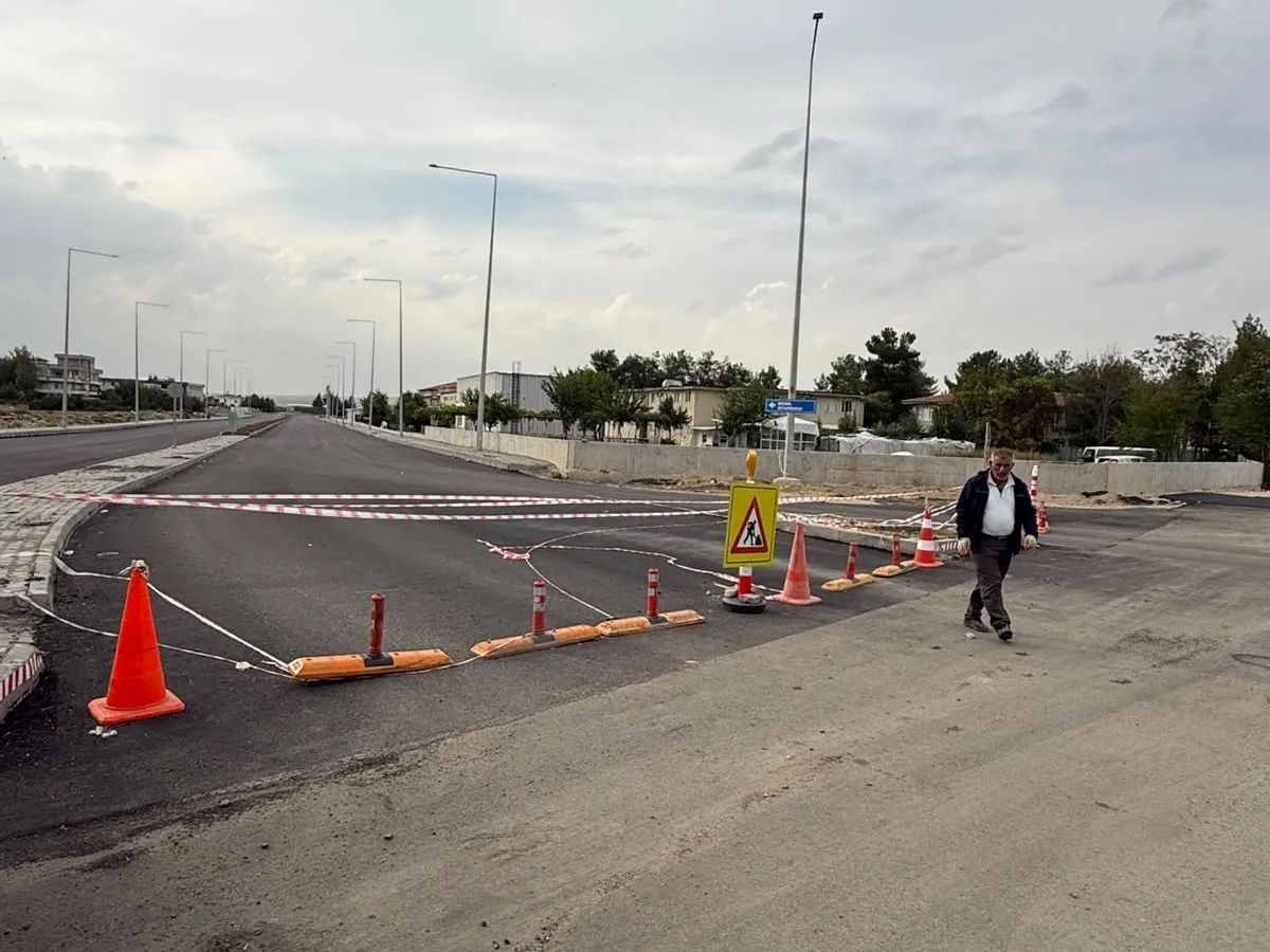 Trafik güvenliği için yol ve işaretleme çalışmaları sürüyor