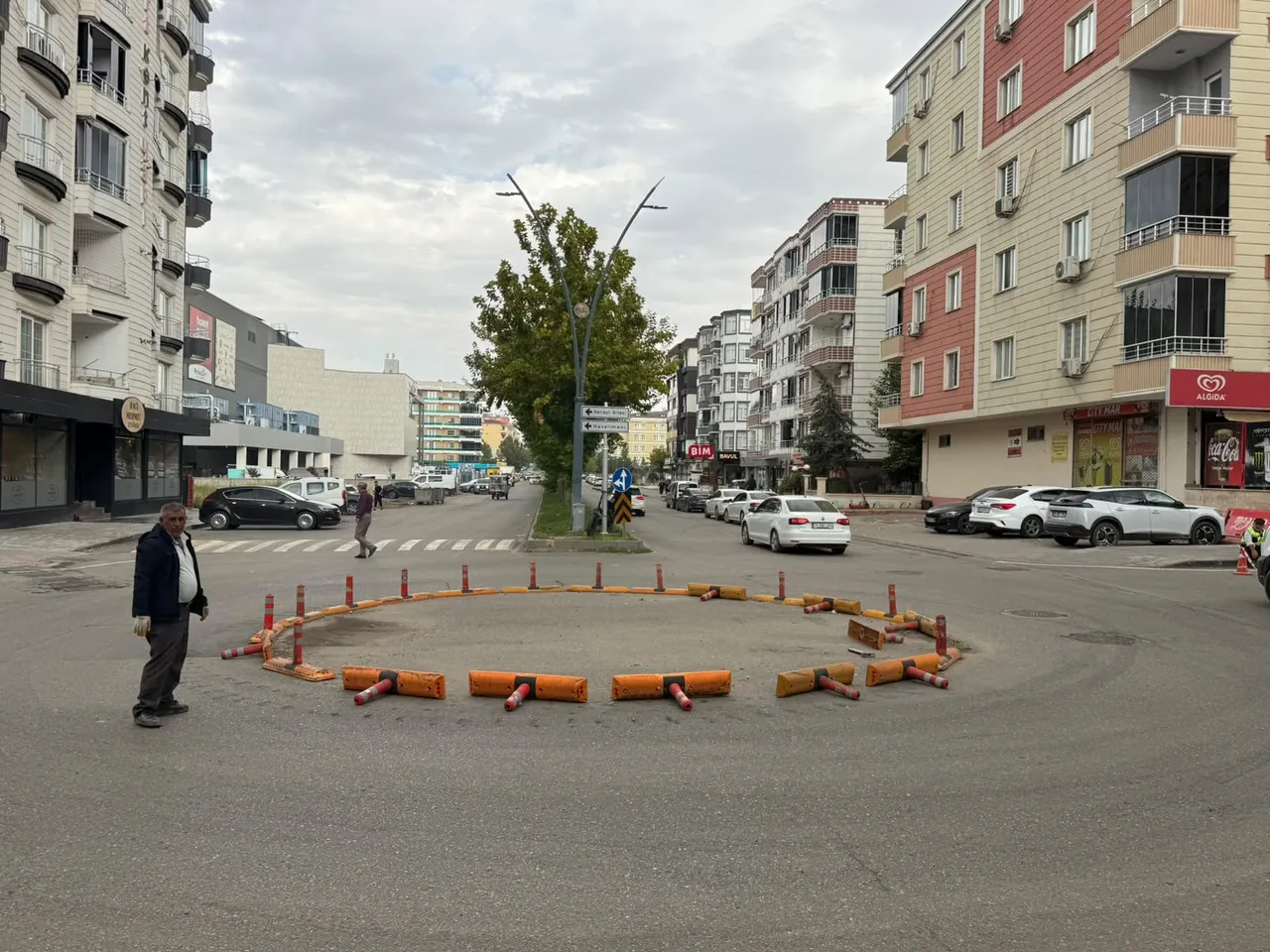 Trafik güvenliği için yol ve işaretleme çalışmaları sürüyor