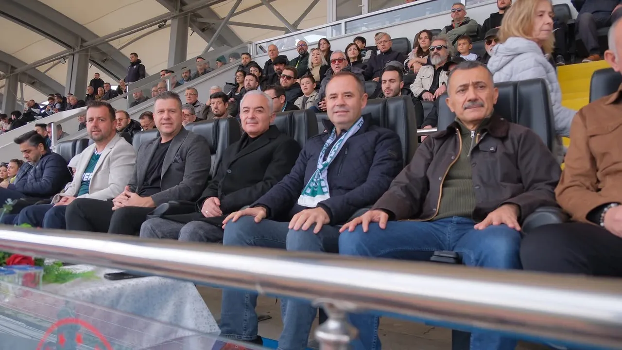 Kırklareli Belediyesi: Bugün Kırklarelispor’umuzu yalnız bırakmayarak maça gelen tüm hemşehrilerime teşekkür ediyorum
