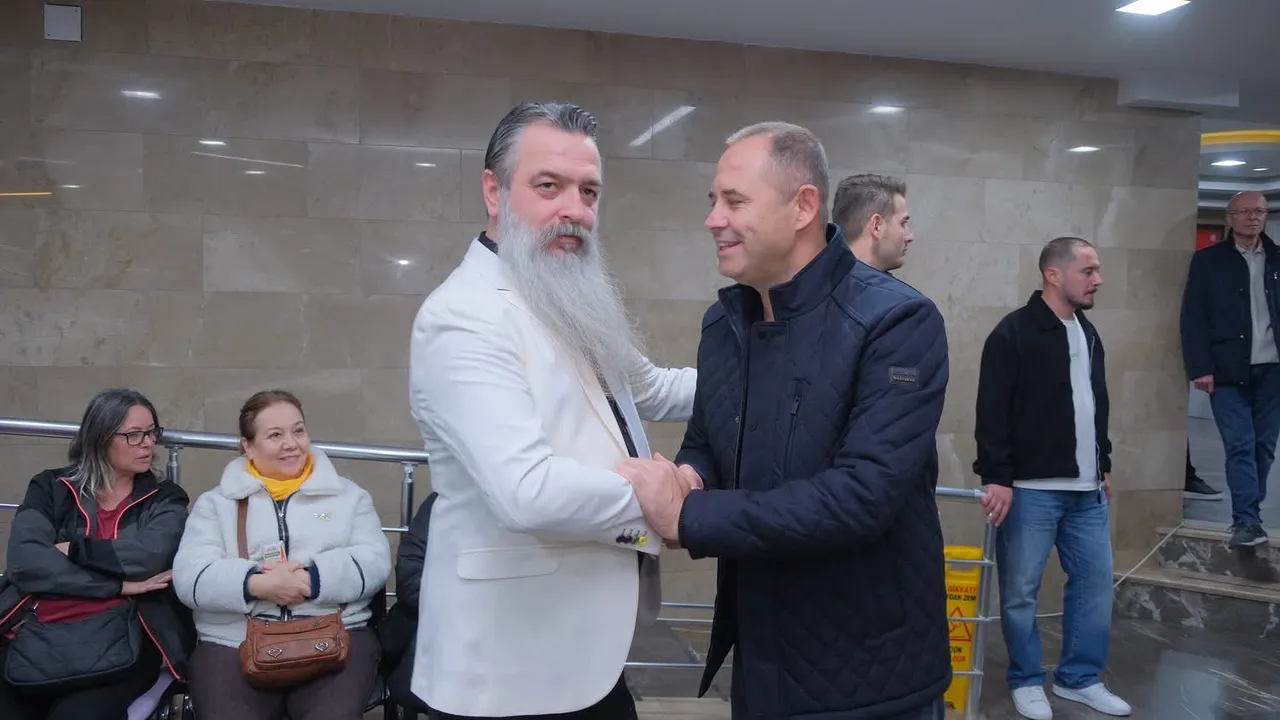 Kırklareli Belediyesi, Kırklareli Berberler Kuaförler ve Güzellik Salonu İşletmecileri Esnaf ve Sanatkârlar Odasının olağanüstü seçiminde bir araya geldi