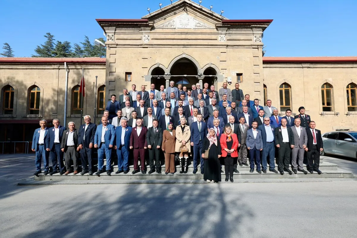 Niğde Valisi Akmeşe, 19 Ekim Muhtarlar Günü programında muhtarlarla bir araya geldi